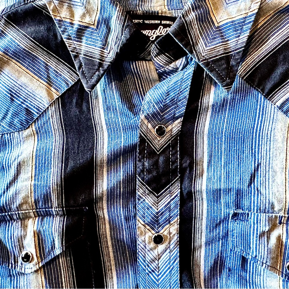 Wrangler Men's Black and Blue Striped Button Down Shirt